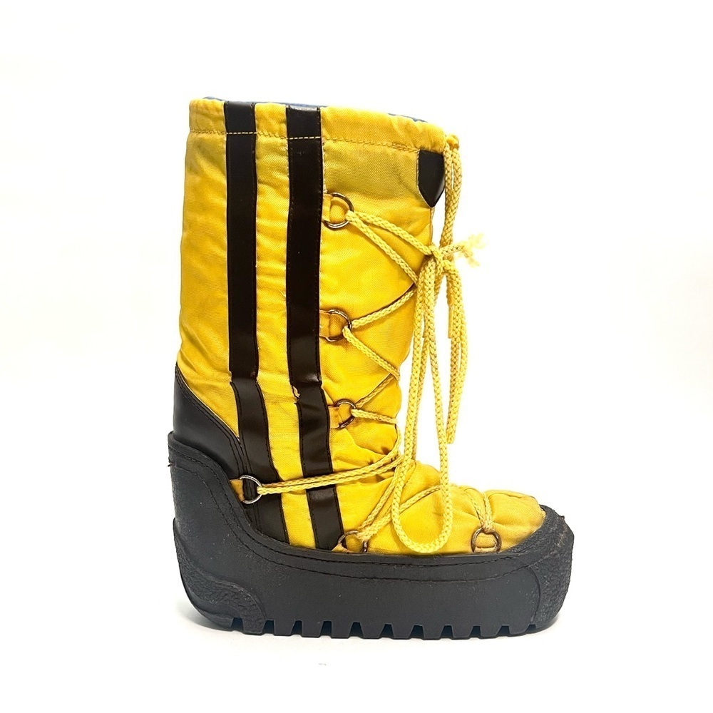 Vintage 1980s women's yellow nylon platform winter snow boots